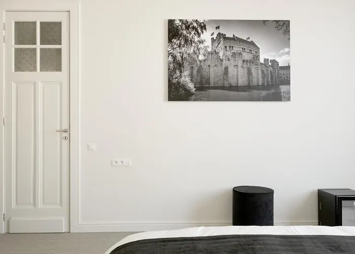 Luxury The Belgian Girl Bed & Breakfast 4*