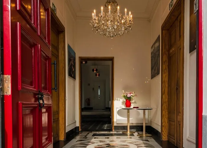 Luxury The Belgian Girl * Gand